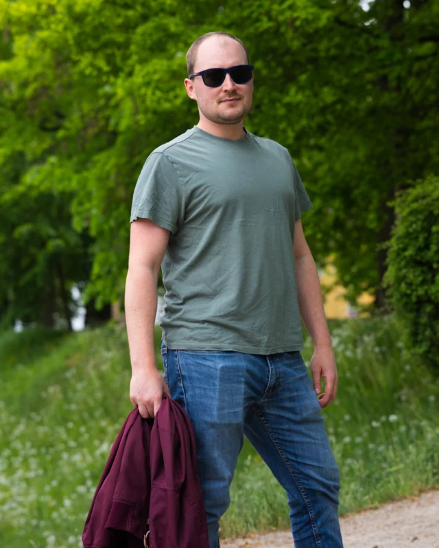 😎 Prada trifft auf zeitlosen Stil.

Manchmal braucht es nicht viel: eine hochwertige Sonnenbrille, ein schlichtes Outfit und die richtige Ausstrahlung. Die Prada Sonnenbrille von Tobias verbindet modernes Design mit angenehmem Tragekomfort und zuverlässigem Sonnenschutz – perfekt für Alltag, Freizeit und den nächsten Spaziergang in der Sonne.

Eine gute Sonnenbrille schützt nicht nur Deine Augen vor UV-Strahlung, sondern rundet Deinen Look auch stilvoll ab.

Komm vorbei und entdecke unsere aktuelle Sonnenbrillen-Kollektion – wir helfen Dir dabei, das passende Modell für Deinen Typ zu finden 💙

📍 Optik Studio Schrobenhausen
☀️ Sonnenbrillen mit und ohne Sehstärke
🕶️ Individuelle Beratung vor Ort

Welches Modell trägst Du im Sommer am liebsten – klassisch oder auffällig?