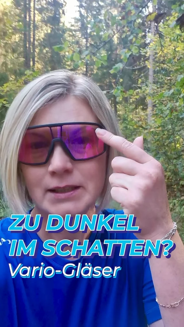 Wer von euch ist schon mal durch die Breitachklamm gelaufen? 🌲💧
Ich bin mit einer dunkleren Scheibe gestartet, aber in den schattigen Passagen der Klamm war sie fast zu dunkel. Also habe ich unterwegs gewechselt, auf eine Vario-Scheibe.
Vario heißt: selbsttönende Gläser, die sich dem Licht anpassen.
☀️ Sonne → die Scheibe wird dunkler
🌲 Schatten → die Scheibe wird heller
Eine Brille für den ganzen Weg.

👉 Ihr wollt Brillen und Scheiben selbst testen? Wir haben fast alle Modelle und alle Gläser bei uns im Geschäft zum Ausprobieren.

Optik Studio 💙
Dein Optiker in Schrobenhausen

@evileye.eyewear 
@silhouetteeyewear